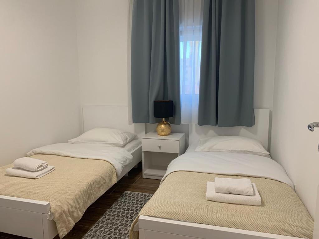 Apartmani Albatros Perusic Экстерьер фото