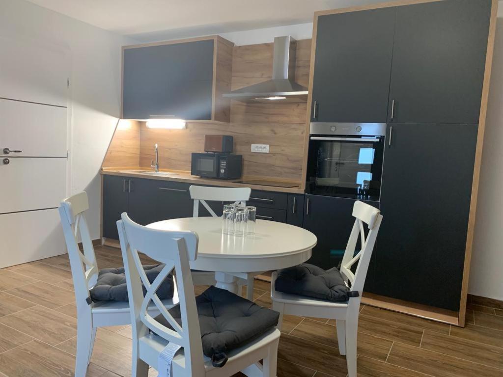 Apartmani Albatros Perusic Экстерьер фото