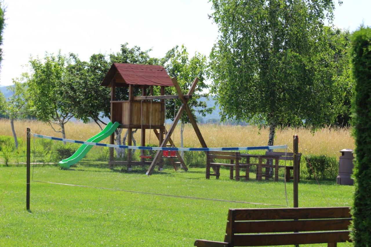 Apartmani Albatros Perusic Экстерьер фото