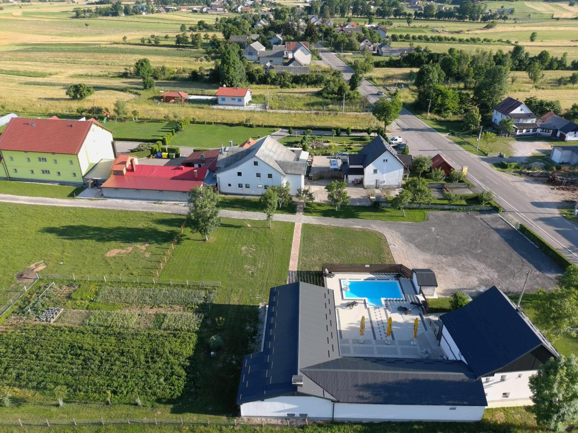 Apartmani Albatros Perusic Экстерьер фото